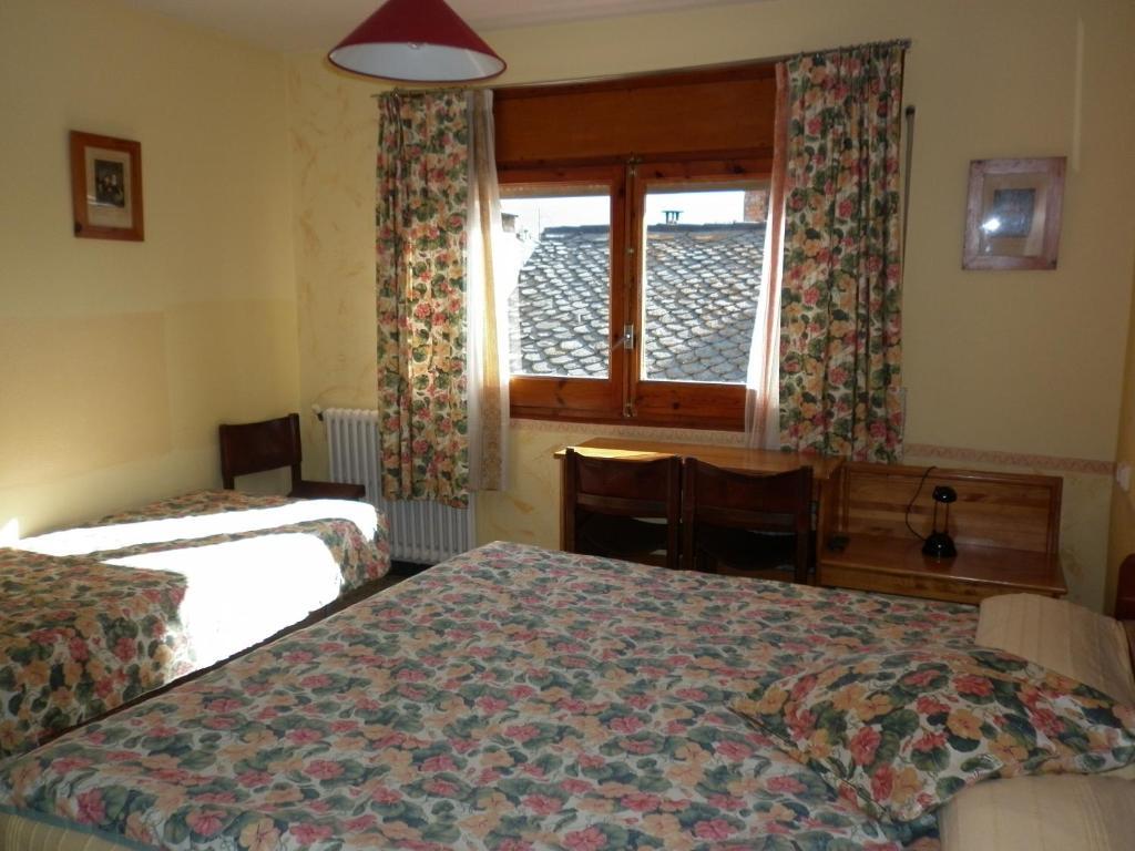 Fonda Cerdanya Hotel Puigcerda Room photo