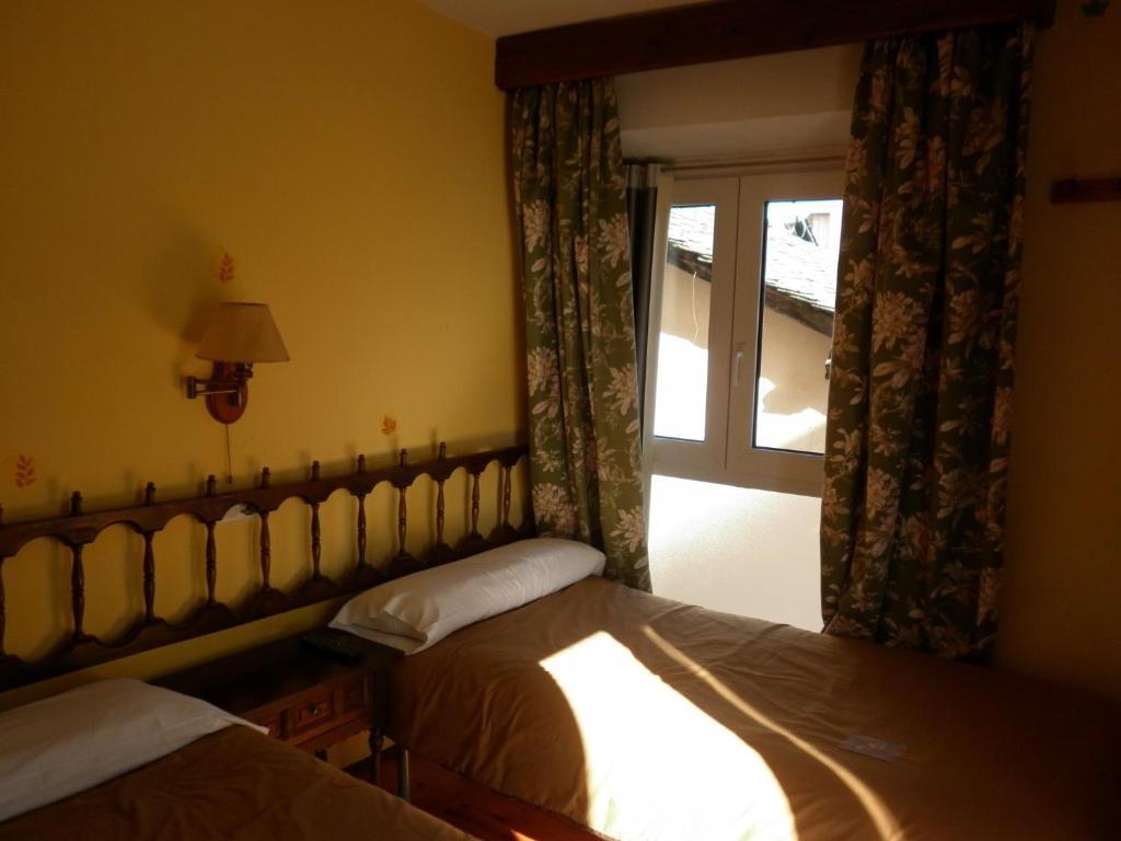Fonda Cerdanya Hotel Puigcerda Room photo